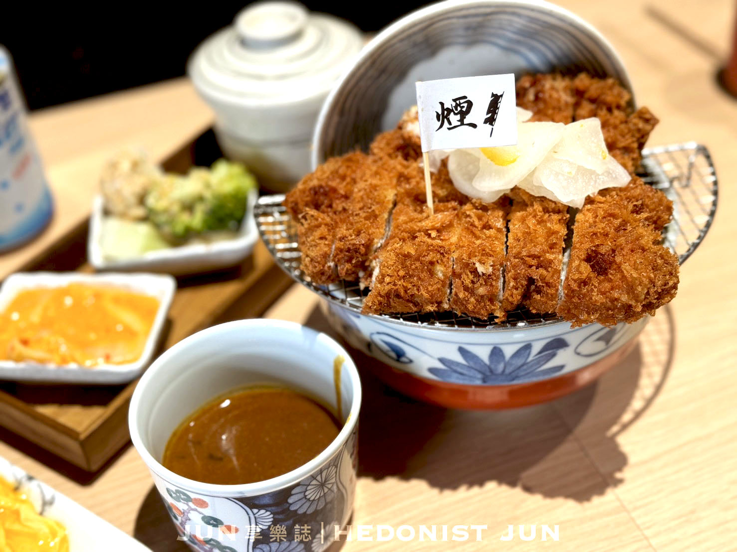 《新北‧三重》煙幕府職人豬排-三重寶藏美食 厚實豬排金黃滑蛋快來吃！