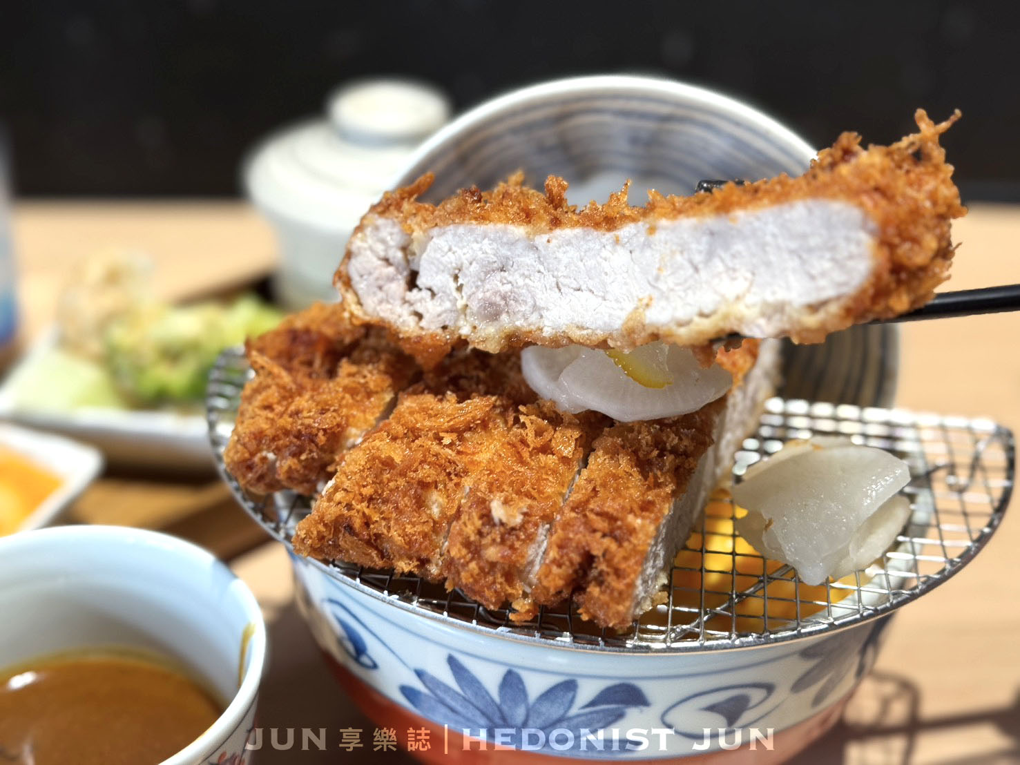 《新北‧三重》煙幕府職人豬排-三重寶藏美食 厚實豬排金黃滑蛋快來吃！