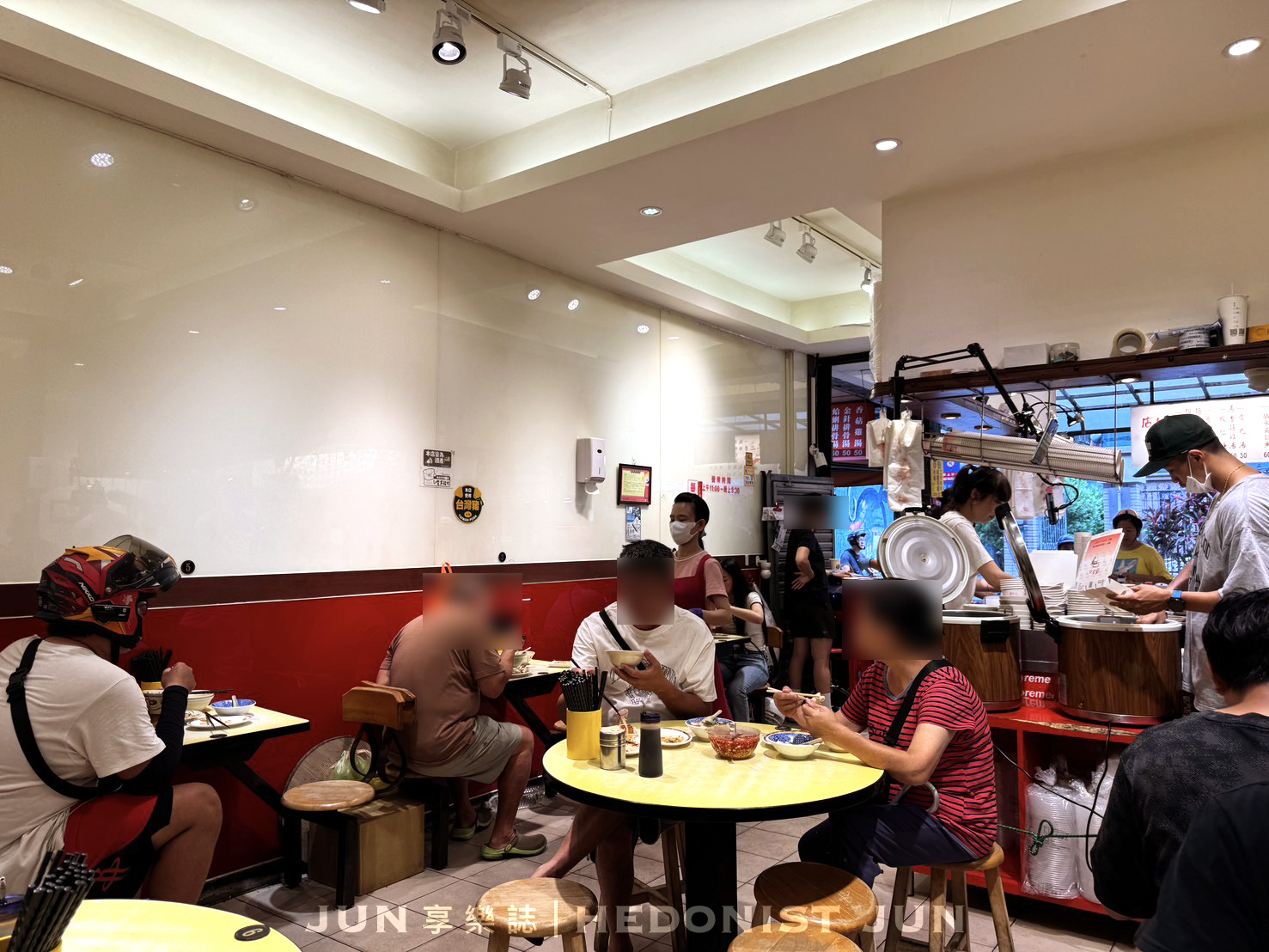 《新北‧三重》店小二魯肉飯-給「滷膠飯」耽誤的蝦仁羹？我家巷口的米其林名店