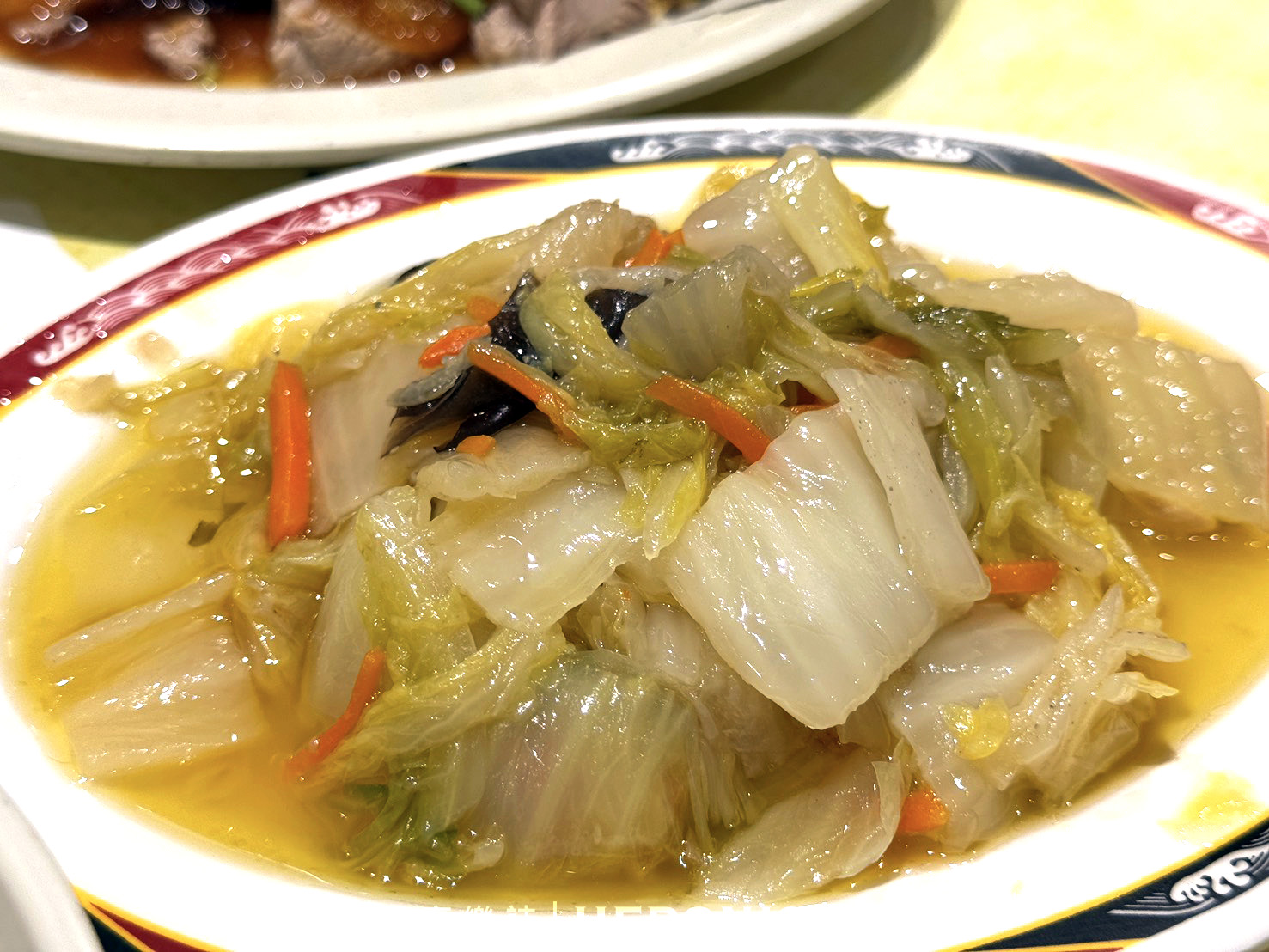 《新北‧三重》店小二魯肉飯-給「滷膠飯」耽誤的蝦仁羹？我家巷口的米其林名店