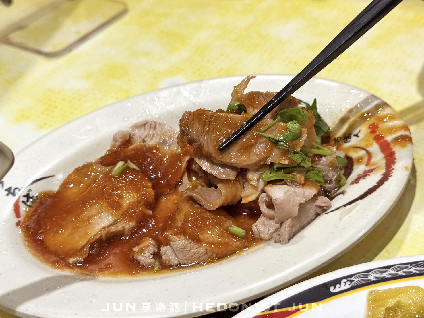 《新北‧三重》店小二魯肉飯-給「滷膠飯」耽誤的蝦仁羹？我家巷口的米其林名店
