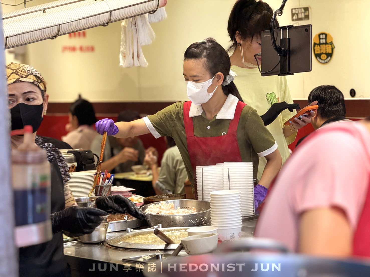 《新北‧三重》店小二魯肉飯-給「滷膠飯」耽誤的蝦仁羹？我家巷口的米其林名店