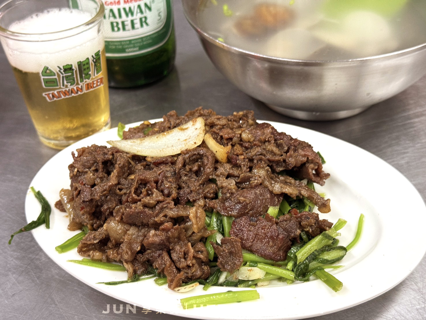 《新北‧三重》天橋下北港李生炒羊肉-老三重人的宵夜場 祖傳祕方炒羊肉半世紀飄香
