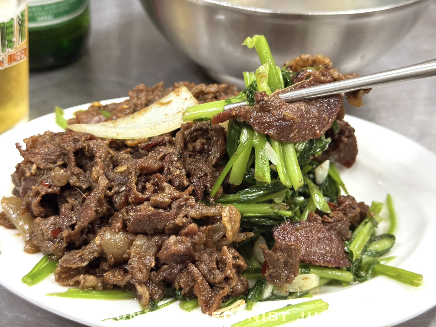《新北‧三重》天橋下北港李生炒羊肉-老三重人的宵夜場 祖傳祕方炒羊肉半世紀飄香
