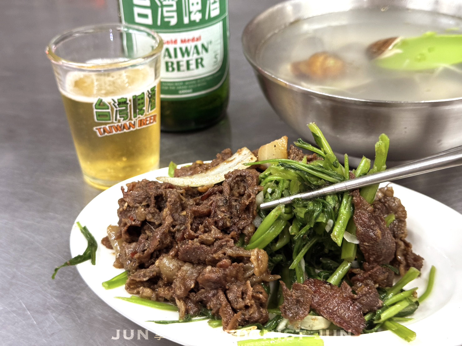《新北‧三重》天橋下北港李生炒羊肉-老三重人的宵夜場 祖傳祕方炒羊肉半世紀飄香