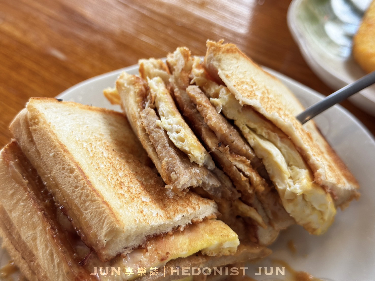 《新北‧三重》春米鐵板吐司 Toast & Coffee-斷面秀超欠吃！三重屹立不搖的老牌鐵板吐司